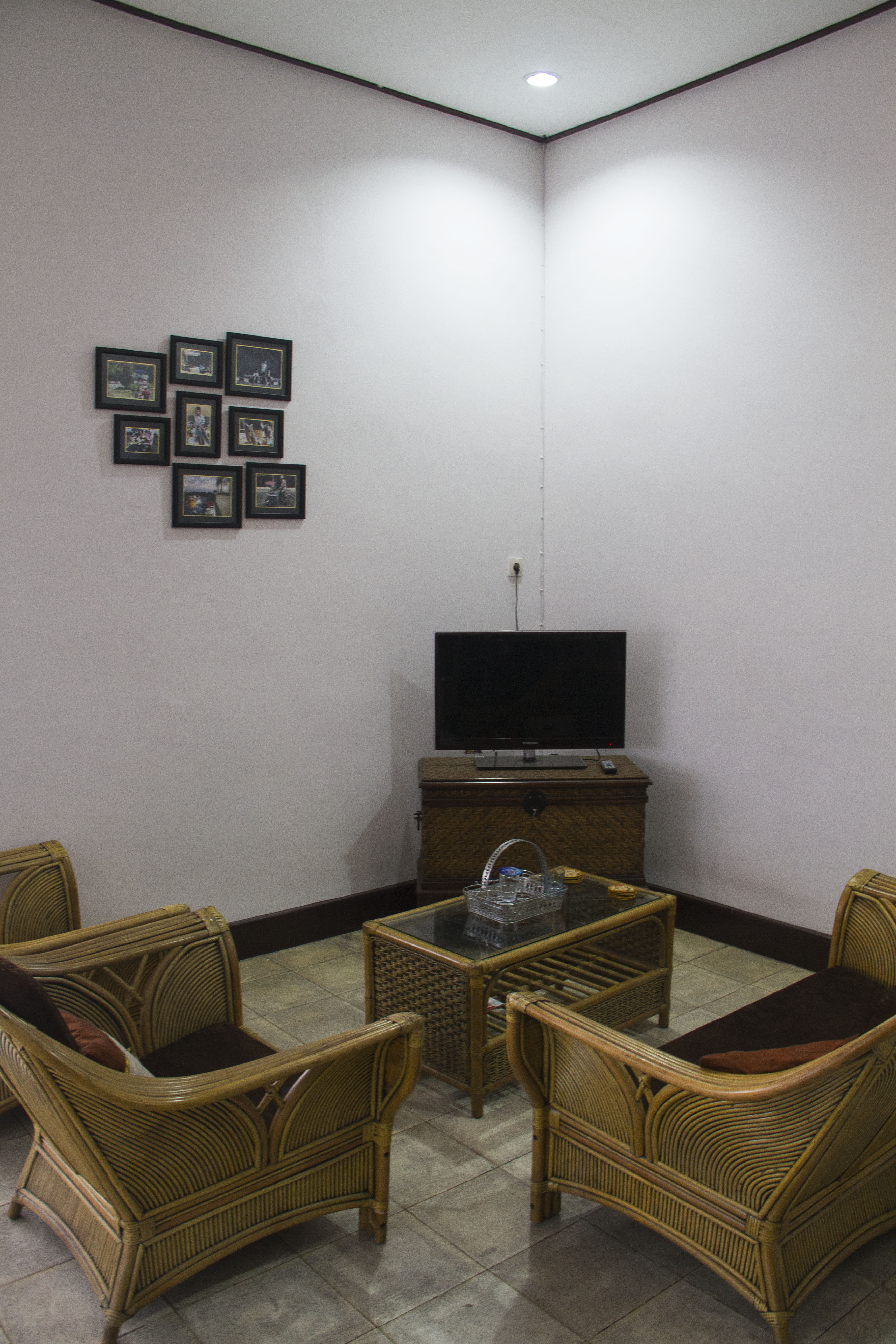 hostel lobby 5